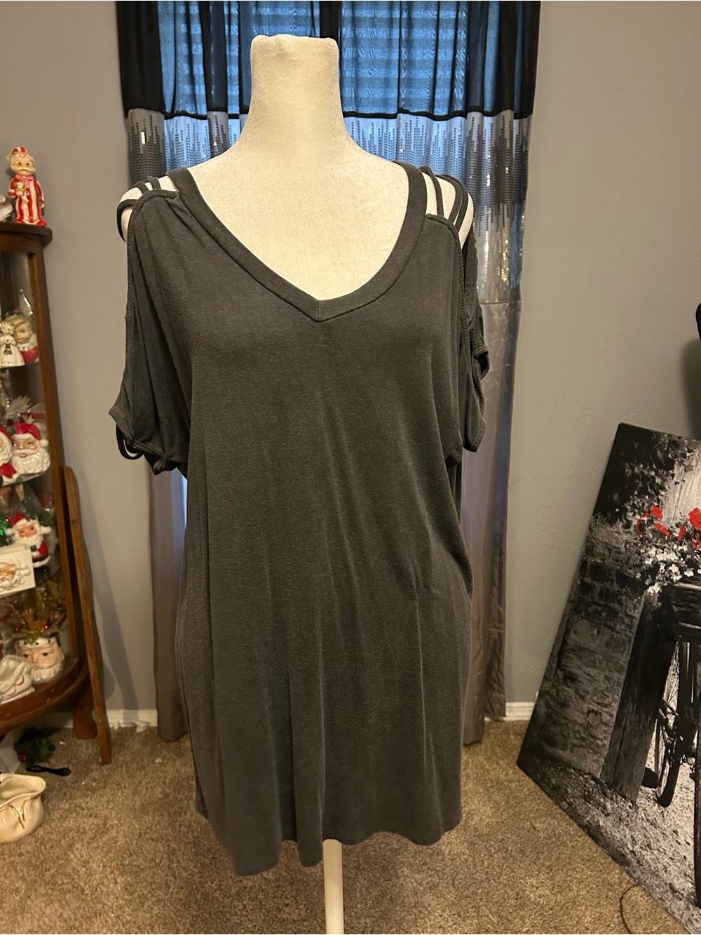 Women's Black Cold-Shoulder V-Neck Tee